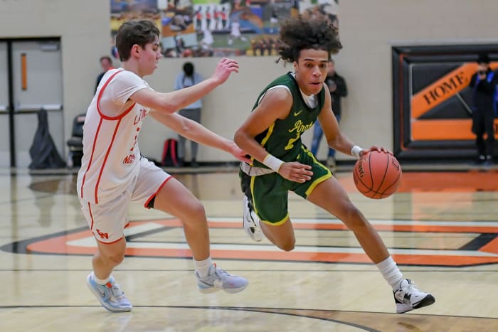 Photo by Earl Ebensteiner